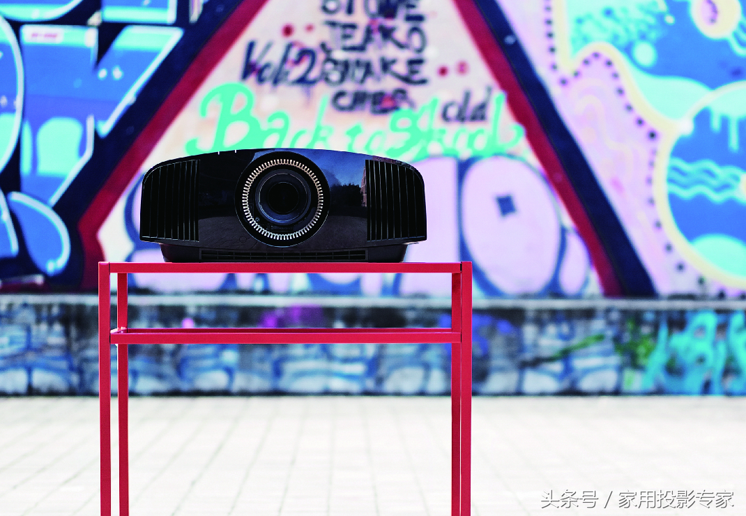 索尼VPL-VW558 4K家用投影机详测