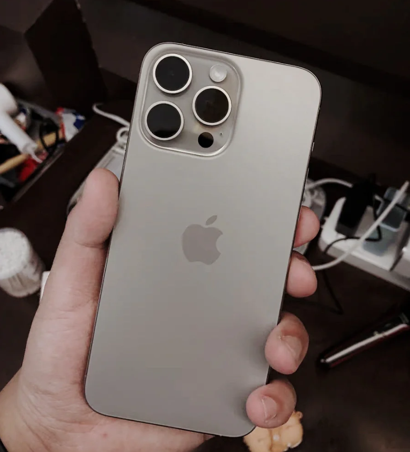 买iPhone 15 Pm还是等16？从使用体验、续航、创新点来理性分析