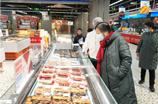 探店盒马：拆解草莓盒子蛋糕“降价不降质”的供应链奥秘